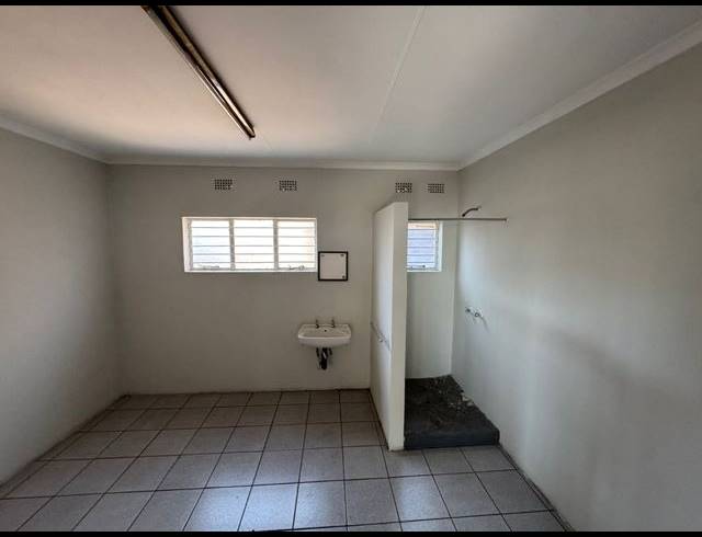 399M² WAREHOUSE TO LET IN WYNBERG